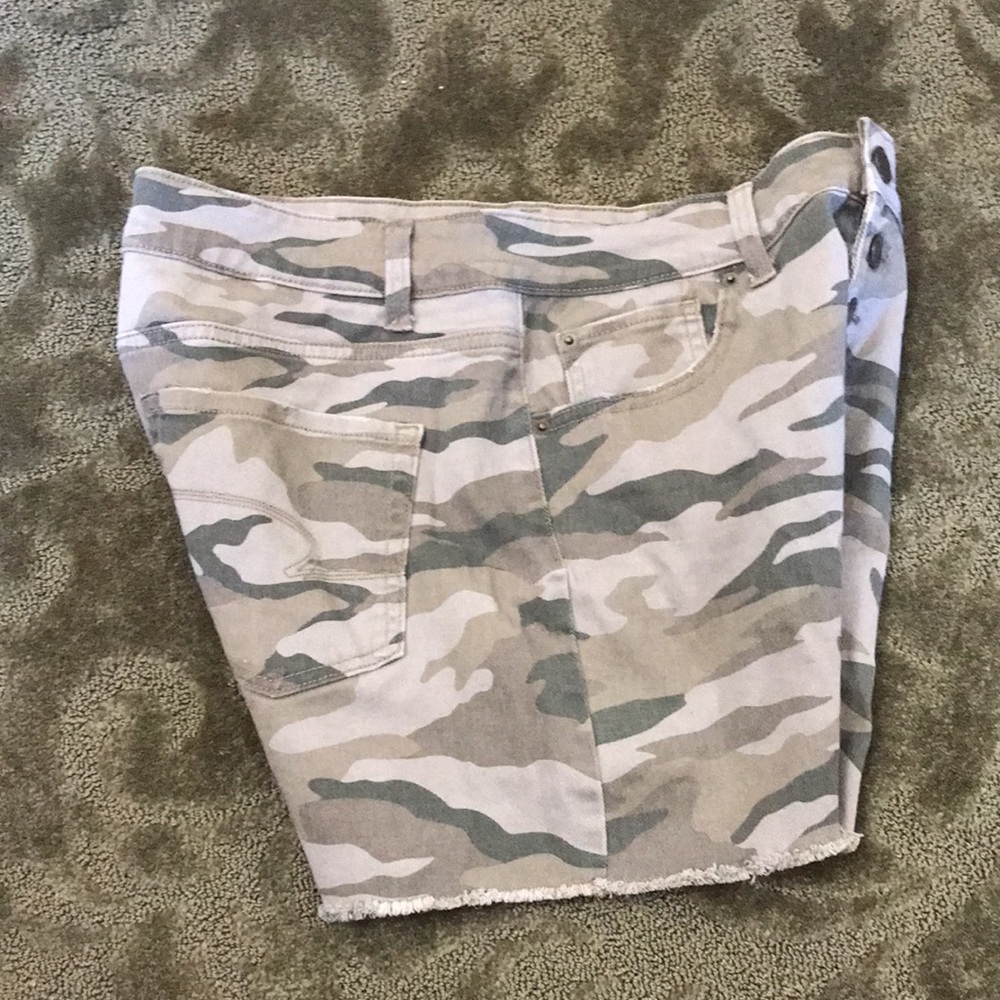 Shorts - Picture 6 of 6